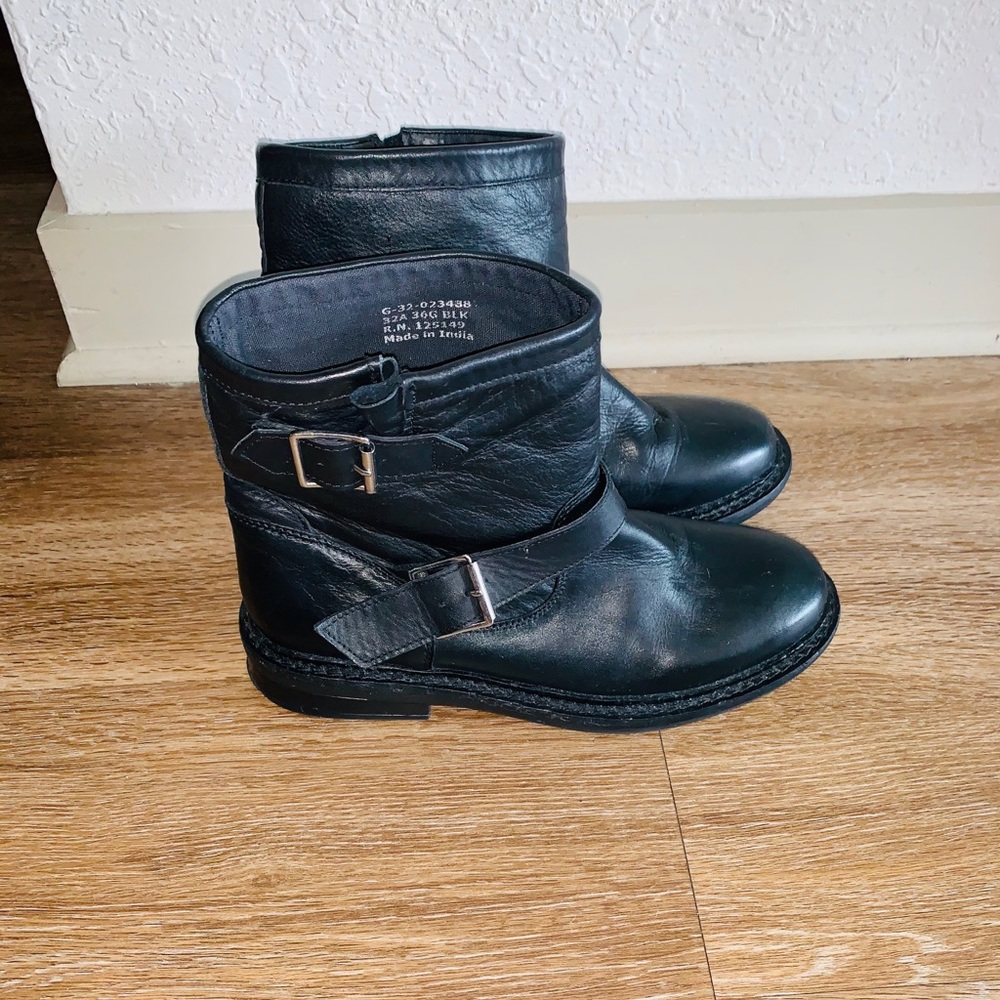 TOPSHOP black ankle booties